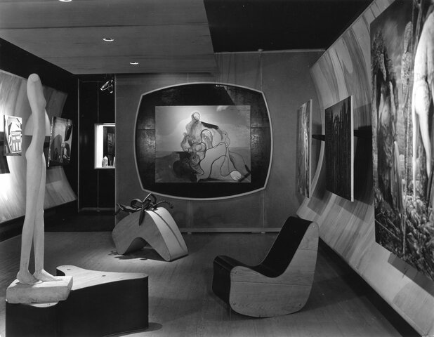 la coleccionista Peggy Guggenheim fundó su galería de arte llamada Arts of this Century
