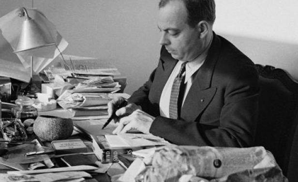 Saint-Exupéry réussit son bac littéraire.