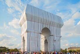 Christo se traslada a París