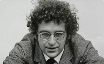 Walter De Maria alcanza gran fama al participar en una exposición individual en la Heiner Friedrich Gal.