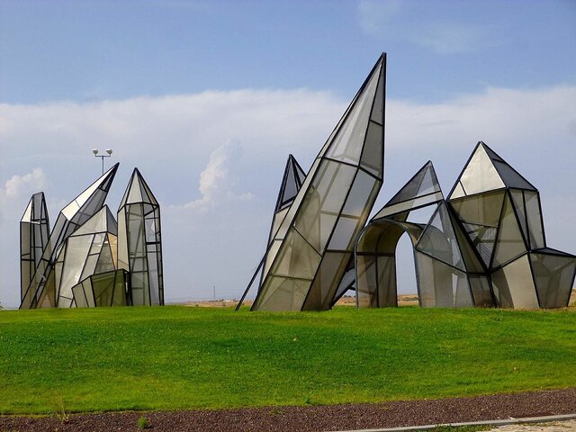 Dennis Oppenheim, un reconocido artista del Land art, realiza una exposición individual llamada Kunsthalle de Basilea
