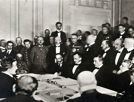 Triunfo de la Revolución bolchevique en Rusia y firma del Tratado de Brest-Litovsk.1918