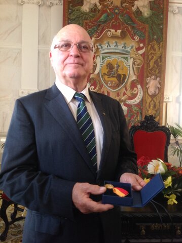 A Receber Medalha Municipal