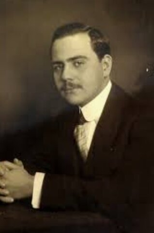 Il fut élu dépité de la province de Las Palmas.