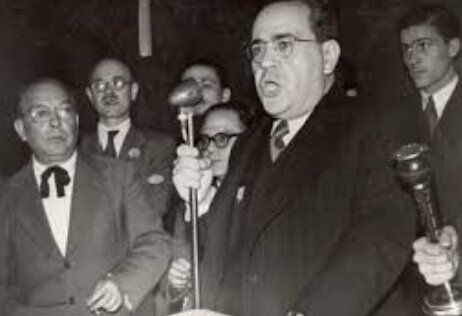 Il réorganisa son gouvernement