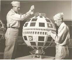 Primera transmisión vía satelite