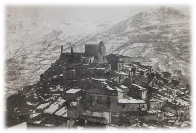 Il castello viene spogliato dei beni interni ed esterni