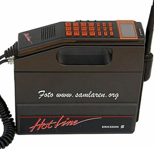 Ericsson lanza el sistema NMT 450 (Nordic Mobile Telephony)