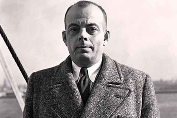 Saint-Exupéry, admissible, échoue à l'oral du concours d'entrée à l'Ecole Navale.