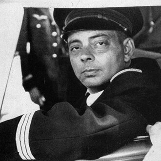 St-Exupéry est fait chevalier de la Légion d'honneur au titre de l'aéronautique civile.