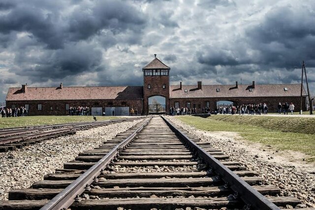 Vladek goes to Birkenau