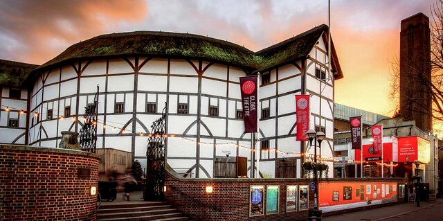 A New Globe Theatre Is Built in London