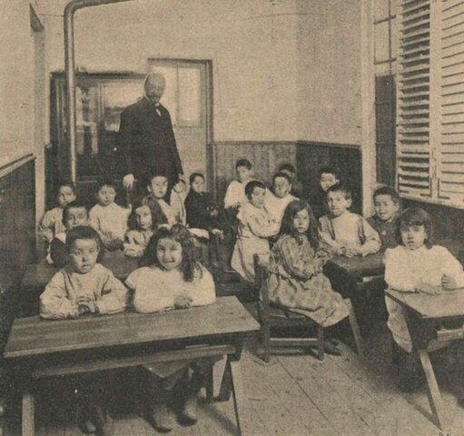 Giner de los Ríos crea la Institución de Libre Enseñanza