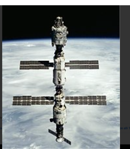 Llegan a la estación espacial