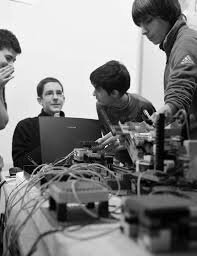 Implementa un Sistema de Educación a Distancia