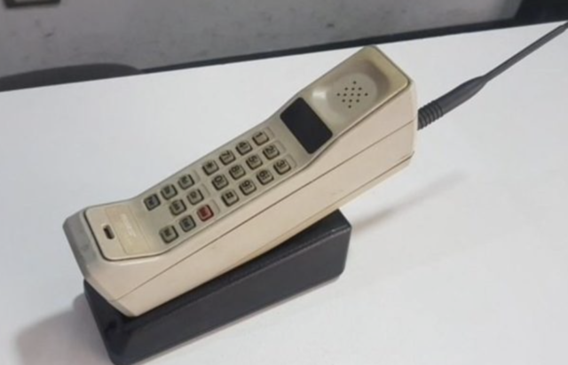 Primer teléfono celular