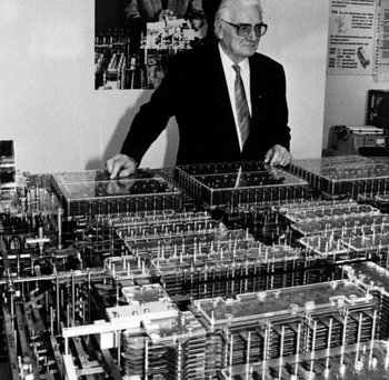 Dr. Konrad Zuse creó la primera computadora electromecánica binaria