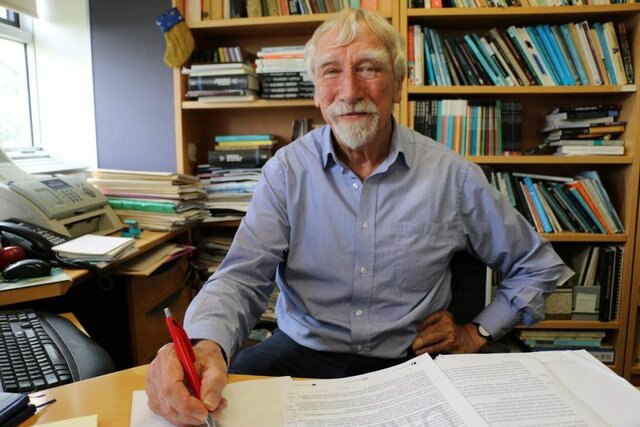 David Throsby publica el libro "Economía y cultura"