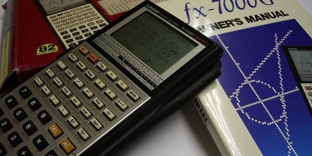 CASIO PRESENTA LA PRIMERA CALCULADORA