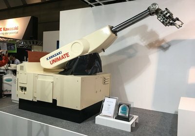 PRIMER ROBOT COMERCIAL