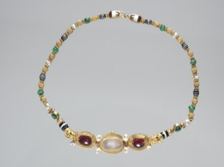 Collar con esmeralda y piedra de la luna