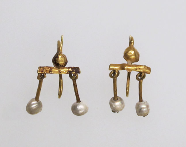 Aretes de oro y perlas