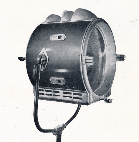 Primer proyector de arco de carbón