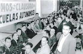 Clausura la universidad