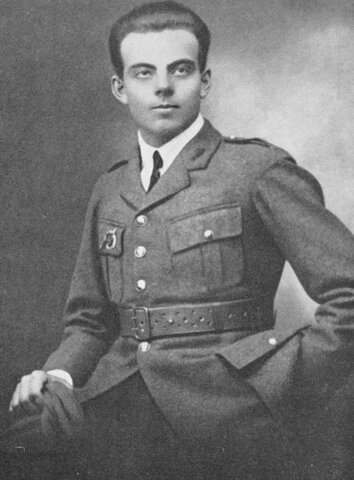 Saint-Exupéry passe son baptême.