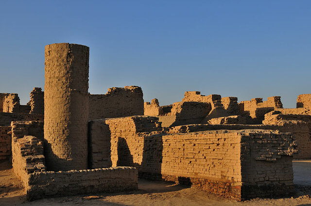 Mohenjo-daro has 60,000 people