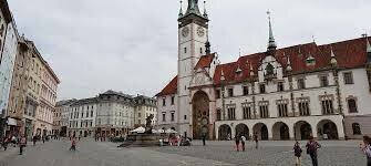 FerdinandI. in dvor se iz dunaja umakneta v Olomuc