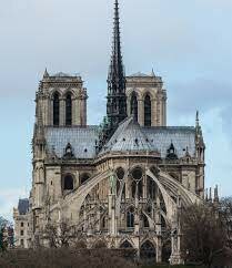 Inicio de la construcción de Notre Dame