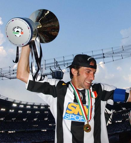 E' SCONTRO SULLO SCUDETTO DI CARTONE