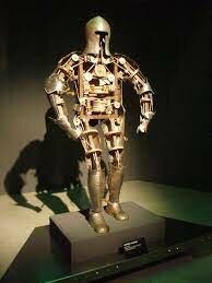 Primer robot humanoide