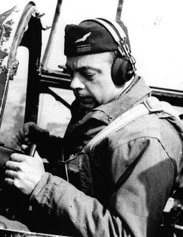 OCTOBRE 1926 DEVIENT PILOTE