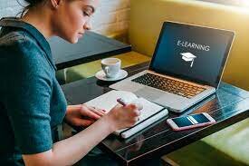 Servicios tecnológicos en programas educativos.
