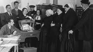 Se reintroduce en España el sufragio universal