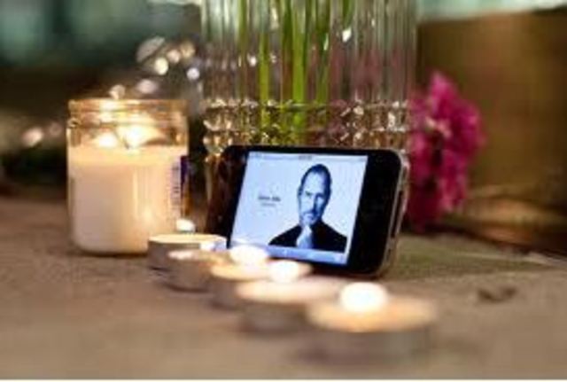 Steve Jobs Dies