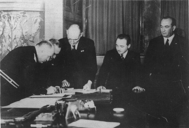 Firma "Protocolos Romanos"/Triple pacto