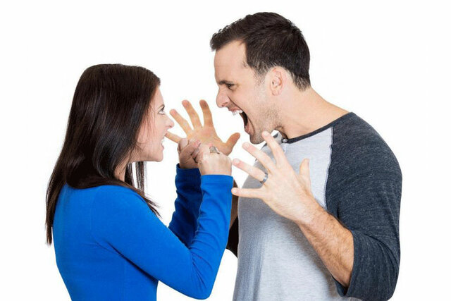 Tener padres con carácter agresivo y dominante