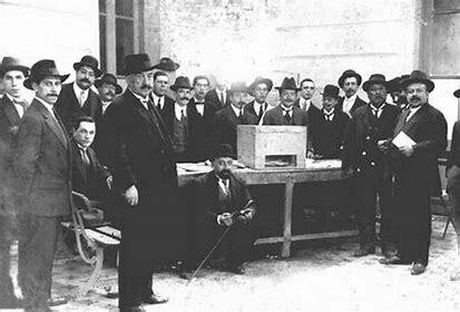 Se reintroduce en España el sufragio universal