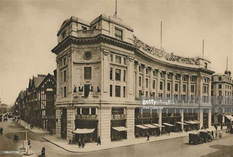 Se funda la compañía de comercio de las indias orientales