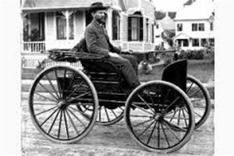 Primer Automóvil con Ruedas