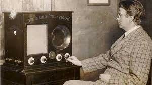 se transmite la primera señal de televisión.