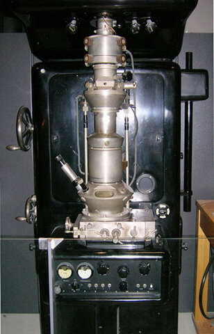 El primer microscopio electronico