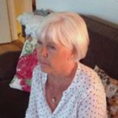 L'avia de Elliot comença el colegi