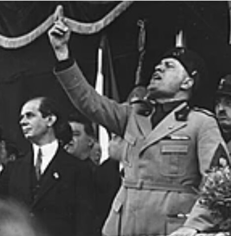 MUSSOLINI LLEGA AL PODER