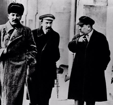 Lenjin umire, na vlast dolazi Staljin