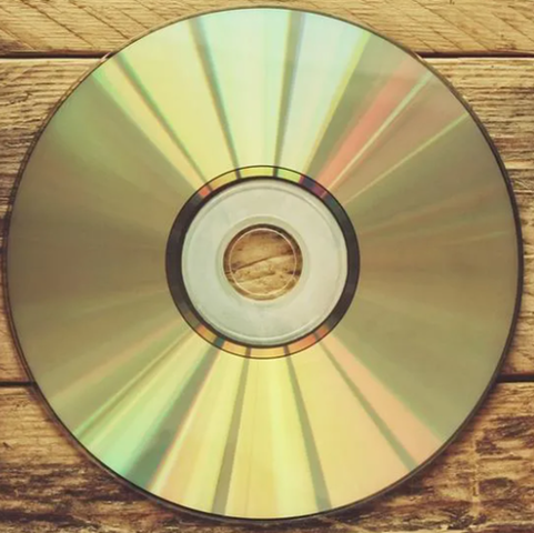 Aparece el primer disco compacto CD (Estapé, 2020)