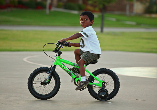 Little Girl Learning How To Ride Bike Hi-res Stock, 42% OFF